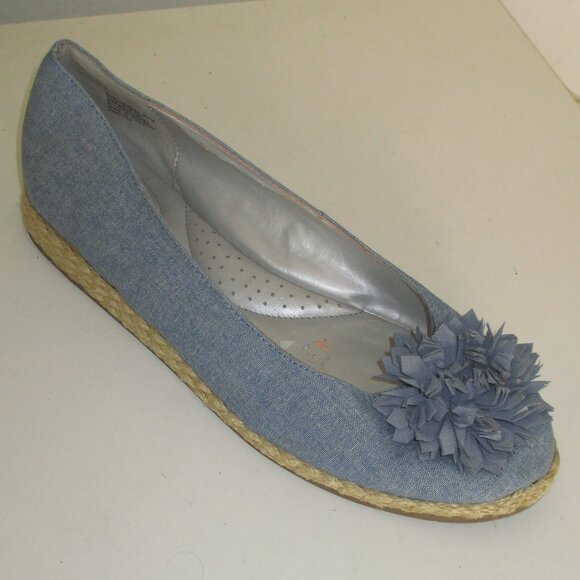 Bandolino "Blondelle" Womens Denim Blue Canvas Flat Loafer - Size 9.5M - Picture 1 of 8